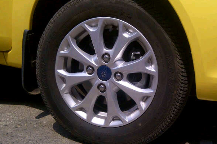 Revised Ford Figo launched at Rs 3.85 L - Image 6